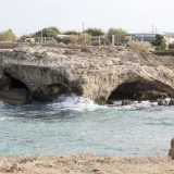 Sulla parete destra vediamo aprirsi i due �ingressi� che caratterizzano la nostra grotta